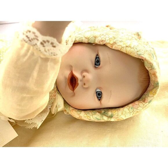 Yolanda's Picture Perfect Babies Collection "Lisa" Vintge Doll 1990 Original Box - Picture 8 of 12